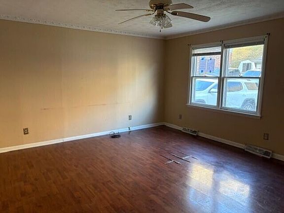 3rd image of 195 Woodland Est