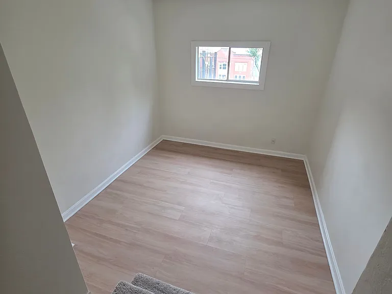 407 E Carson St — Photo 23