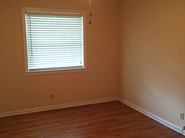 1218 W White Oak Dr — Photo 7