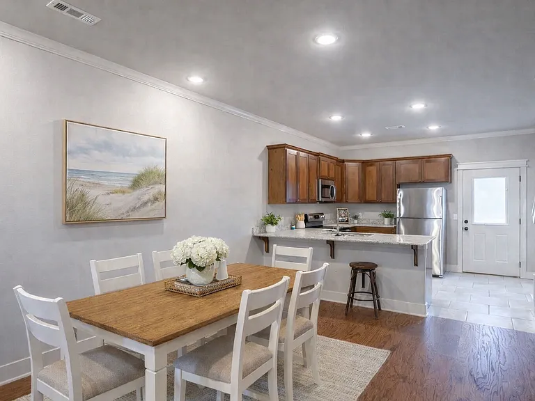Sycamore Heights Townhome — Photo 9
