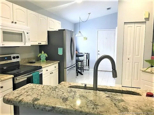 3486 SW Pindo Palm Ln — Photo 8