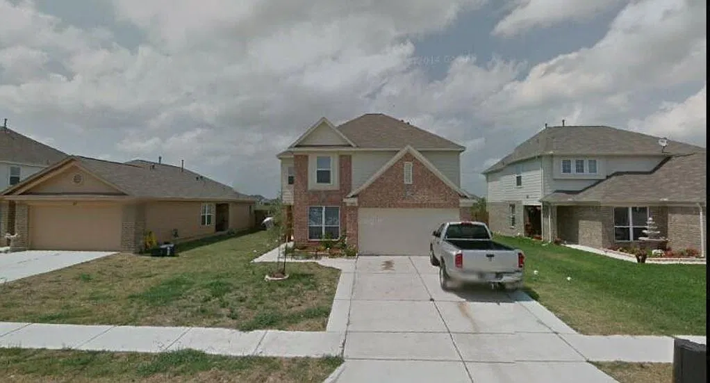 4 bed, 2700 sqft, $2,349 — Photo 2