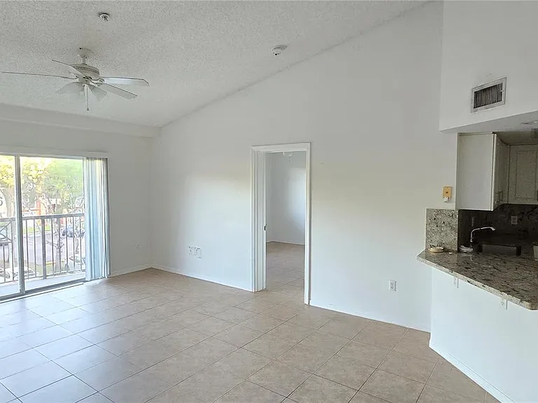 4149 N Haverhill Rd #1619 — Photo 6