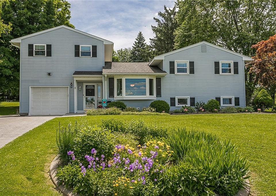 1st image of 5 Hillcrest Dr