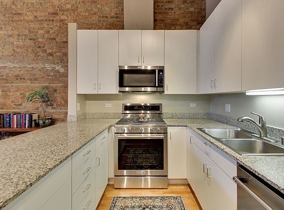 5th image of 300 W Grand Ave APT 305