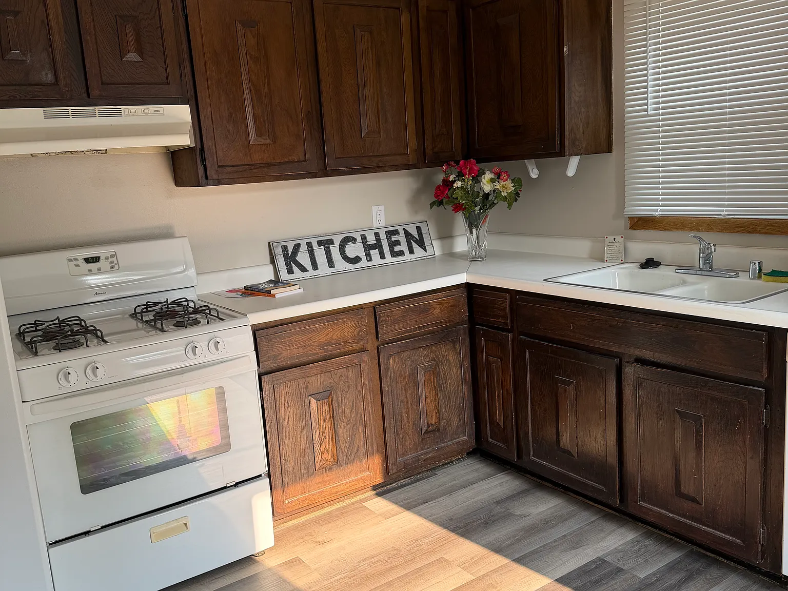 3 bed, 1.5 bath, 1200 sqft, $1,800 — Photo 3