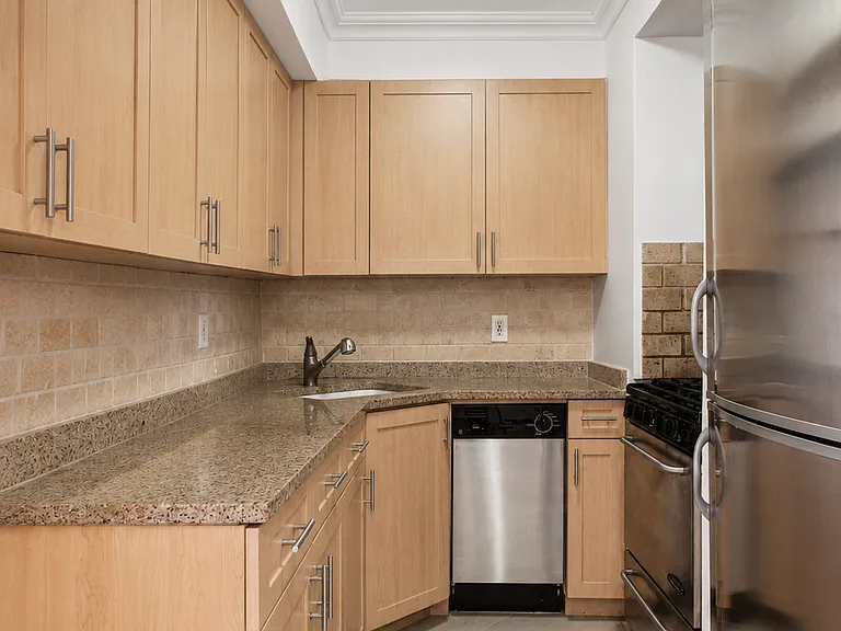 401 W 56th St #5J — Photo 4