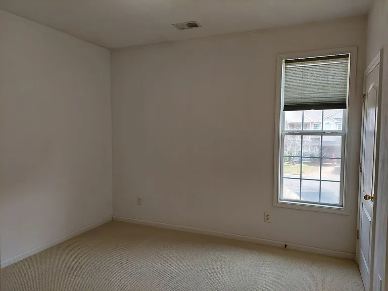 1061 Grand Oak Ln — Photo 8