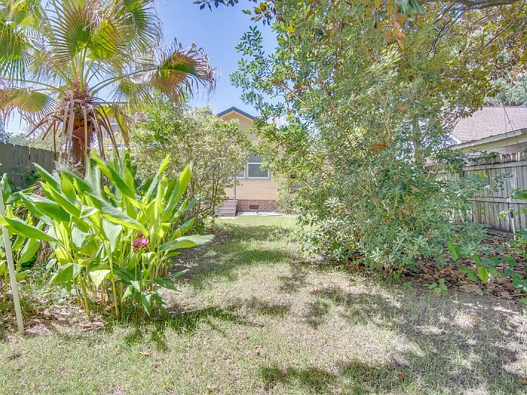 1613 E Jordan St — Photo 28