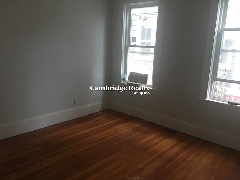 17 Ashland St #1T — Photo 6