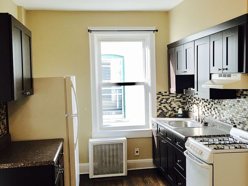 1st image of 2841 46th St APT 2R