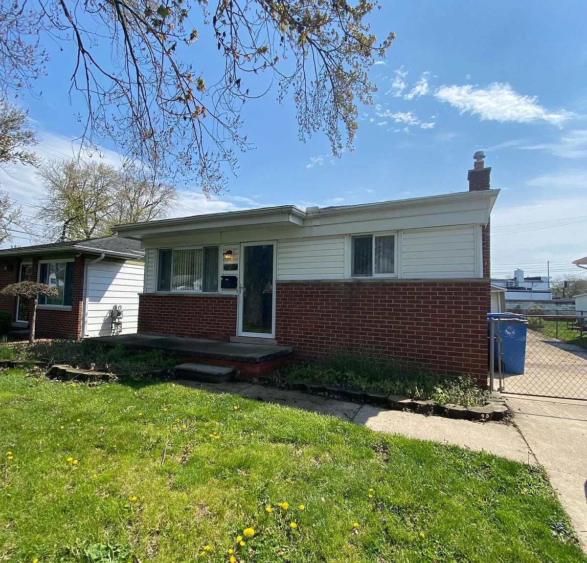 3 bed, 1000 sqft, $1,400 — Photo 1