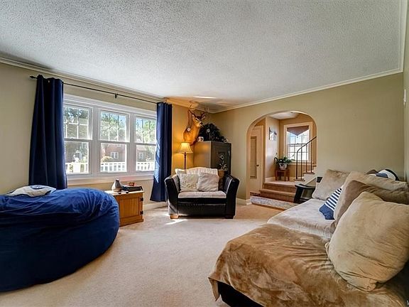 3rd image of 62 Henderson Pl