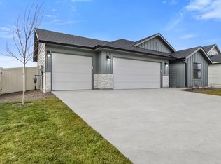 7113 S Old Farm Ave, Meridian, ID 83642