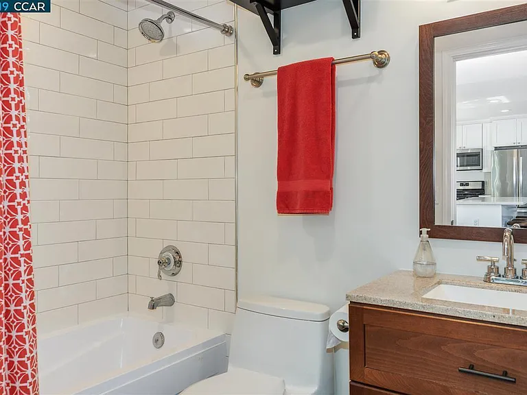 2366 Fairfield Ave — Photo 3