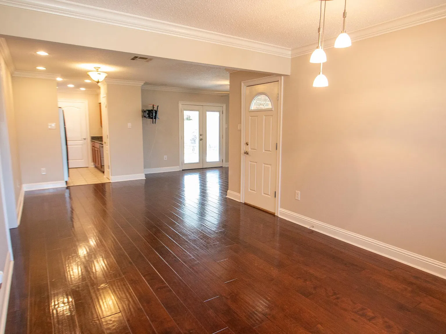 917 Ronson Drive — Photo 2