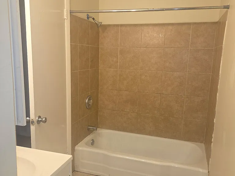2128 Hebron Ave — Photo 2