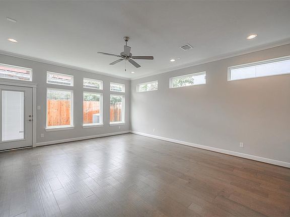 4th image of 36 N Saint Charles St