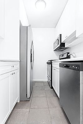 4th image of 2186 5th Ave APT 1T
