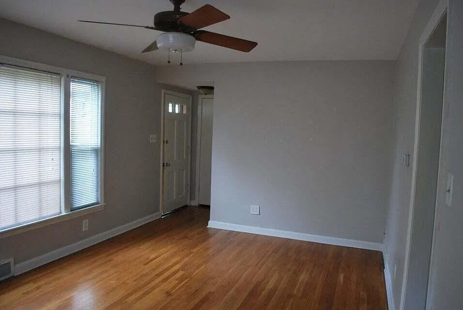 3 bed, 1.5 bath, 1330 sqft, $1,475 — Photo 3