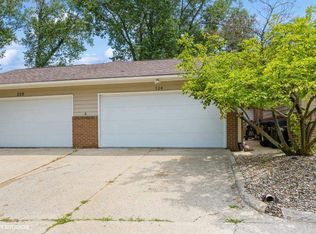 524 N 1st Ave, Iowa City, IA 52245