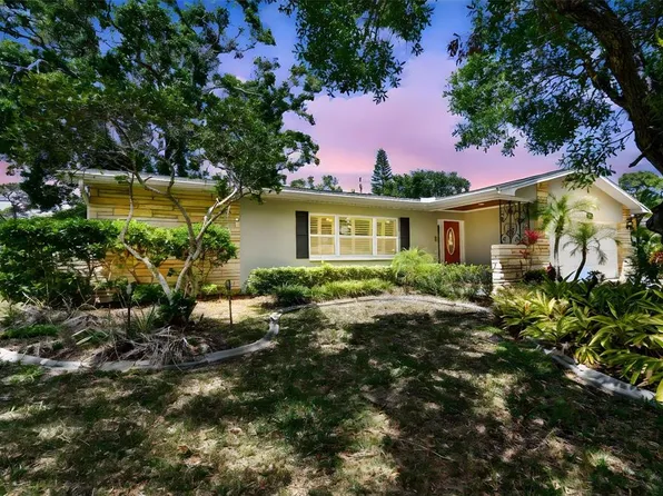 1320 Whispering Pines Dr, Clearwater, FL 33764