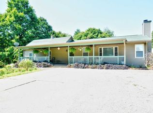 1041 N 2nd St, Riverton, IL 62561