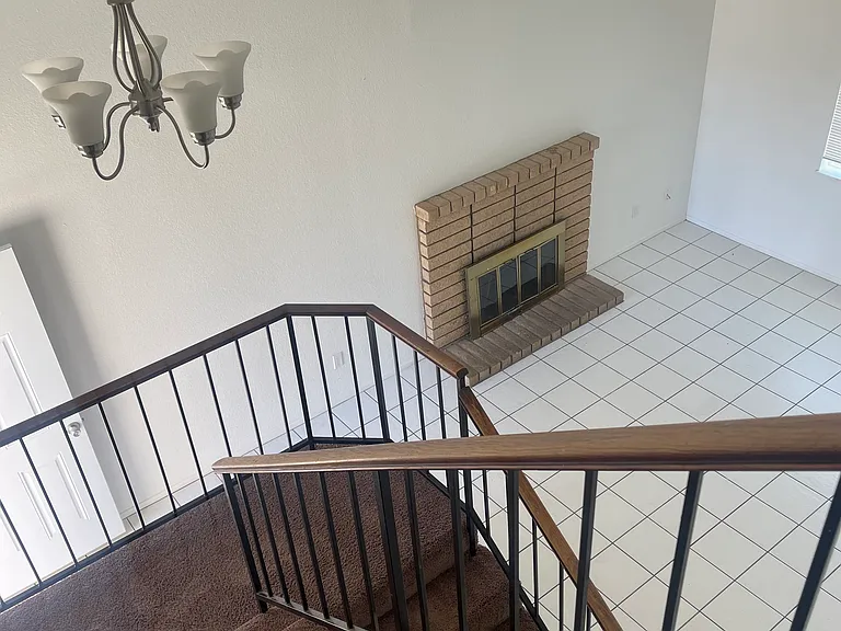 1304 Santiago Ct — Photo 6