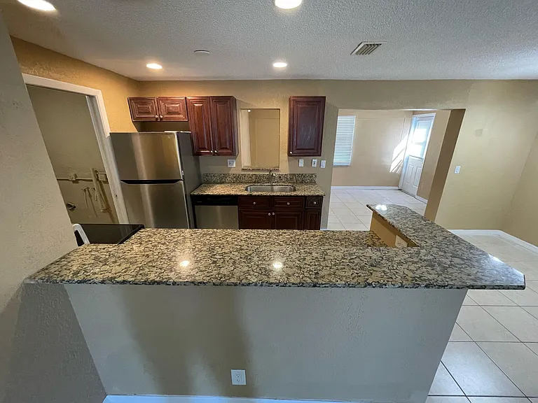 1650 W 12th Ct — Photo 13