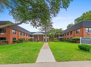 300 W Maple Ave #212, Mundelein, IL