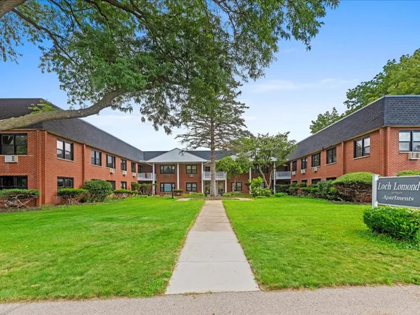 Maple Grove Apartments - Luxury and Convenience in Mundelein!