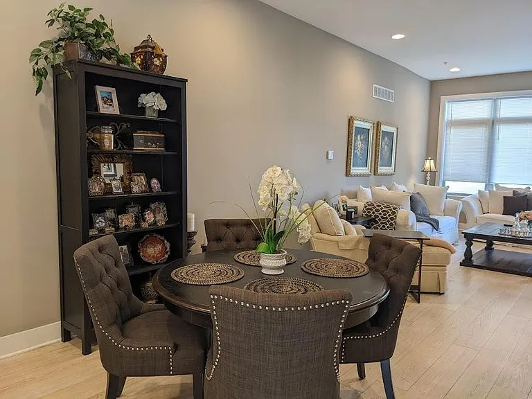 740 S Columbus Blvd — Photo 11