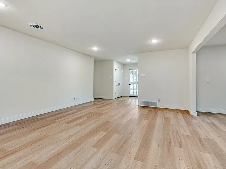 704 Turner Blvd — Photo 17