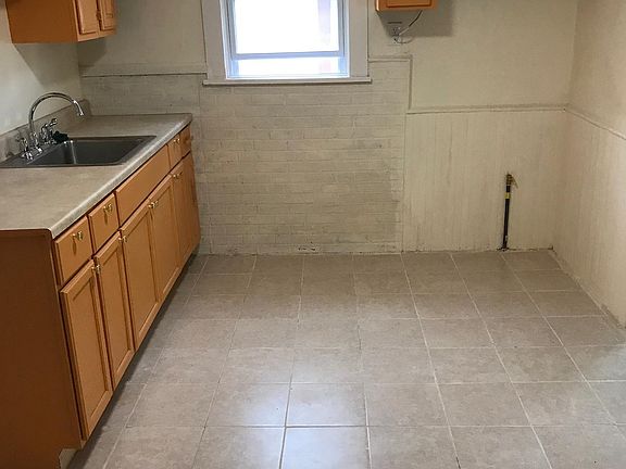 4th image of 192 Victoria Ave