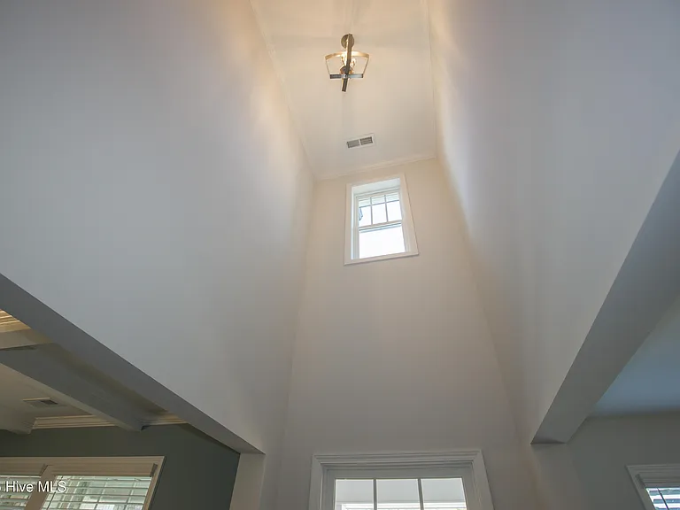660 Avenue Of The Carolinas — Photo 10