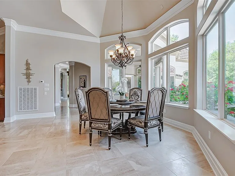 33202 W Haddon Ct — Photo 10