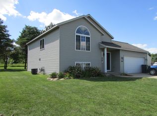 769 Pine Ridge Dr, Belding, MI 48809