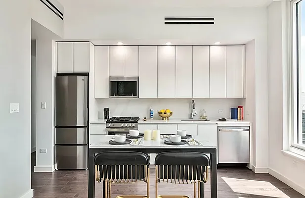 Rented by Mossanen Group | media 24