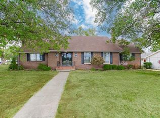 8 Sunset Ln, Paola, KS 66071