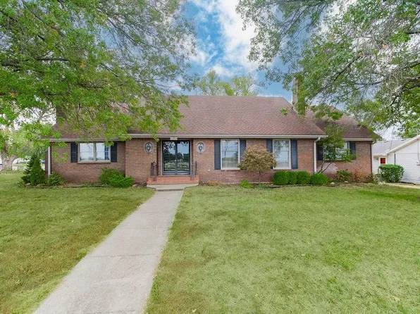 8 Sunset Ln, Paola, KS 66071