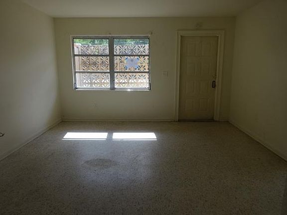 5th image of 4019 Thomasson Dr