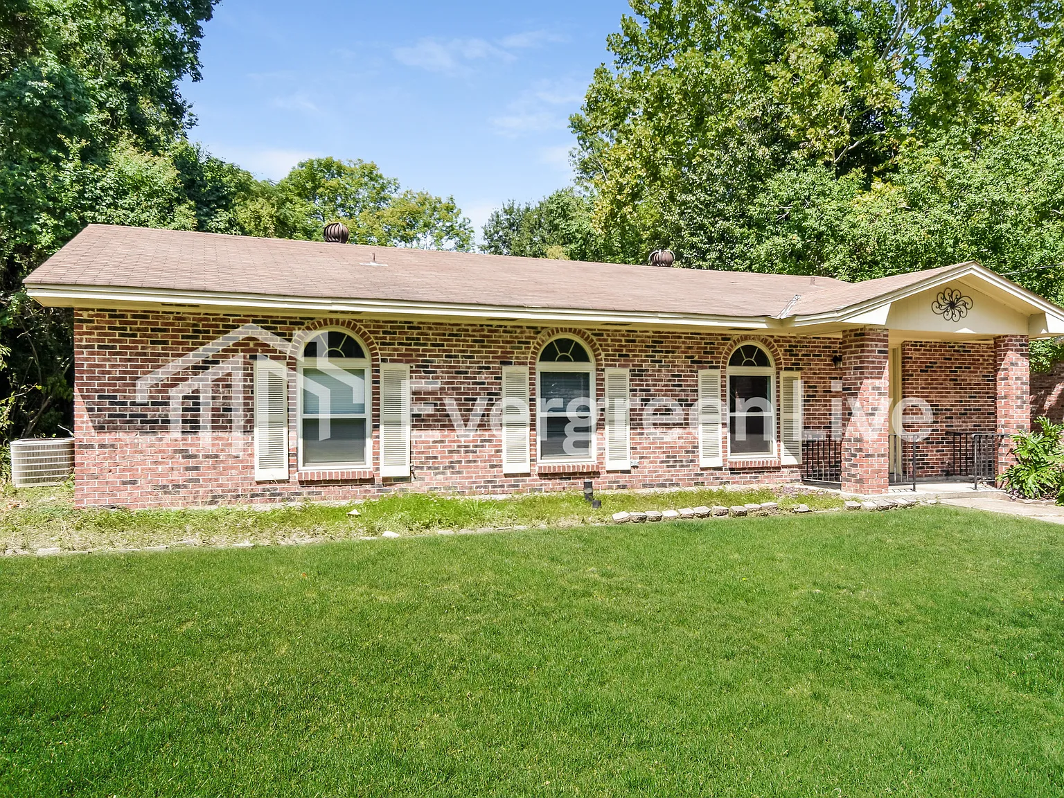 3 bed, 2.0 bath, 1529 sqft, $1,275 — Photo 2