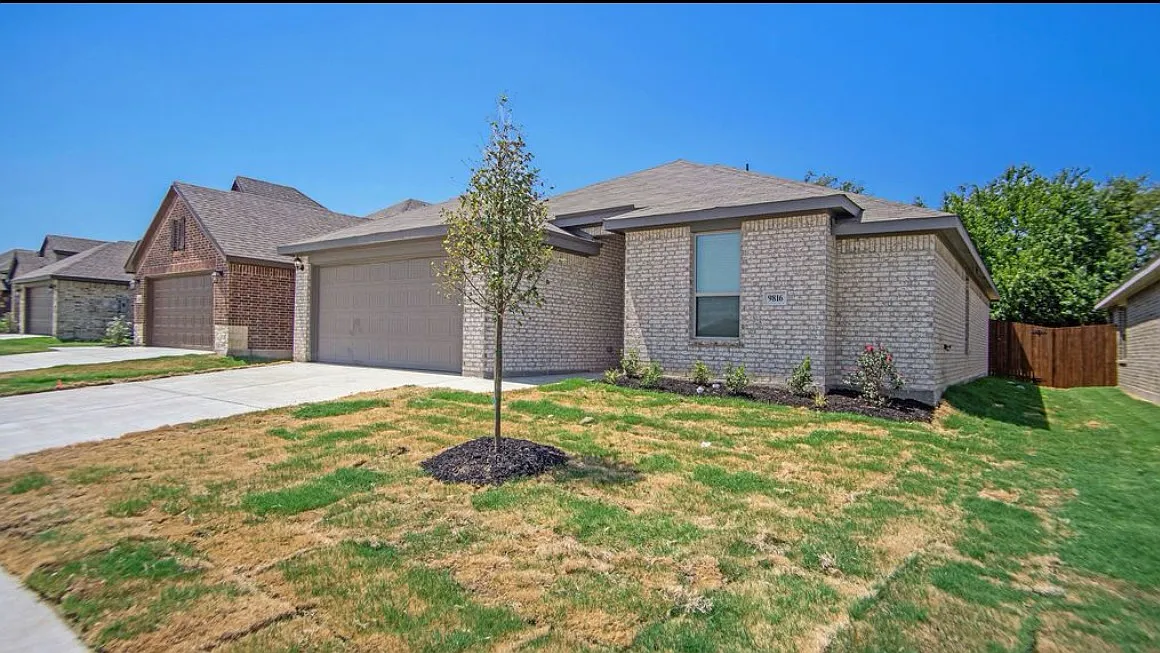 3 bed, 1586 sqft, $2,275 — Photo 1