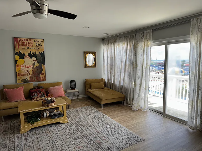 28 Bay Ave — Photo 17