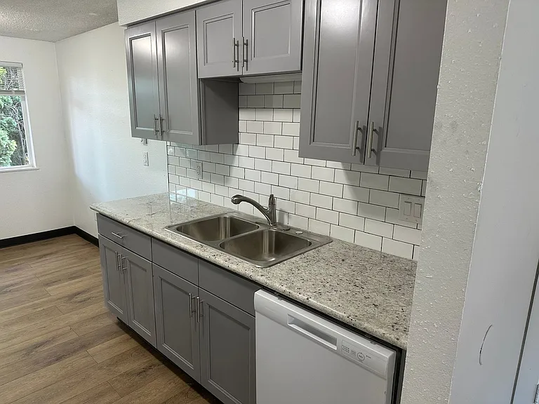 Meadow Creek Apartments — Photo 14