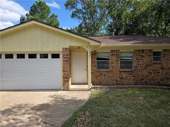 4312 Meadowbrook Dr, Bryan, TX 77802