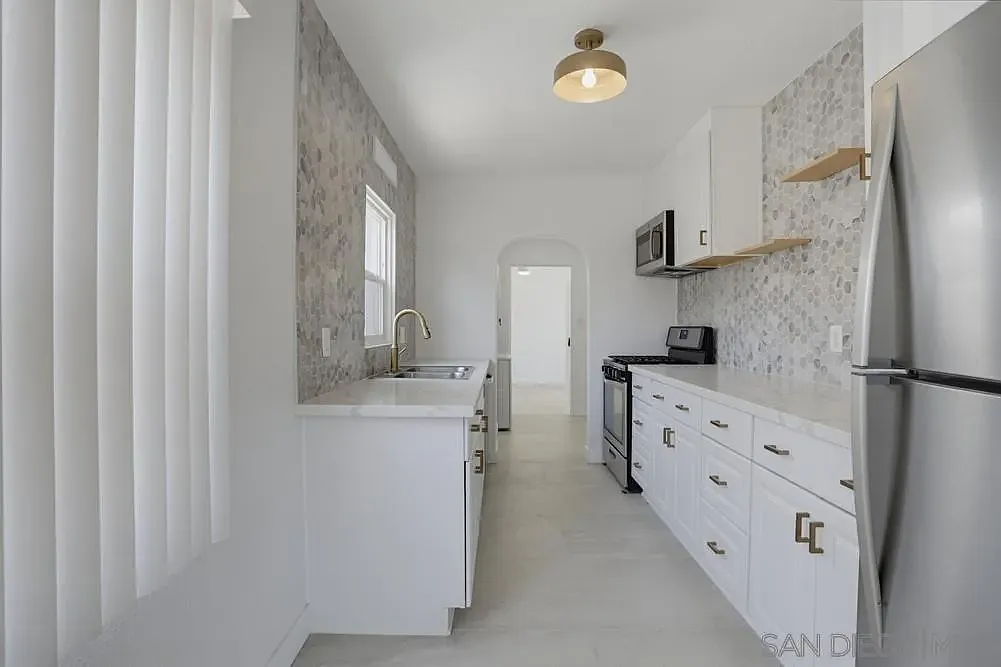4 bed, 2.0 bath, 1400 sqft, $3,895 — Photo 3
