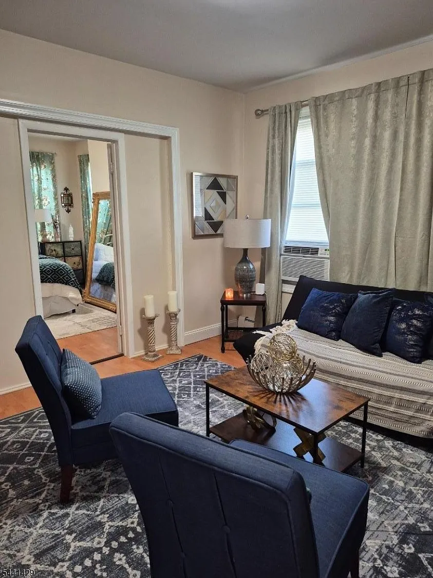 3 bed, 1.0 bath, $2,300 — Photo 4