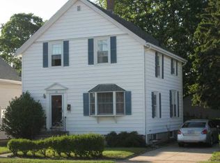 28 Burnside Ave, Riverside, RI 02915