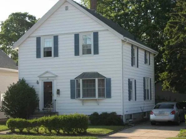 28 Burnside Ave, Riverside, RI 02915